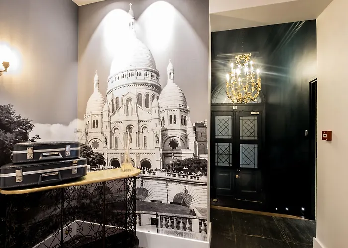 1er Etage Sopi-montmartre 3* Paris