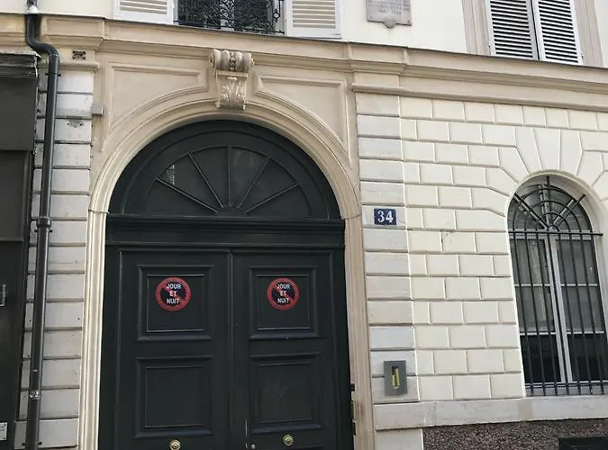 1er Etage Sopi-montmartre 3* Paris