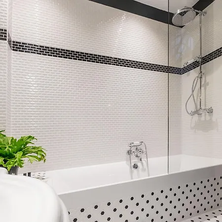 1er Etage Sopi-montmartre 3* Paris