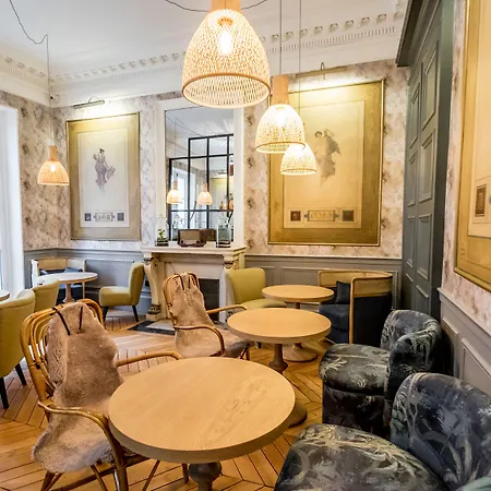 1er Etage Sopi-montmartre Paříž