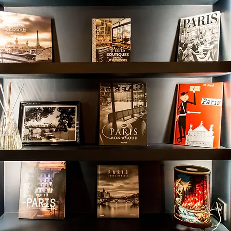 1er Etage Sopi-montmartre Paříž