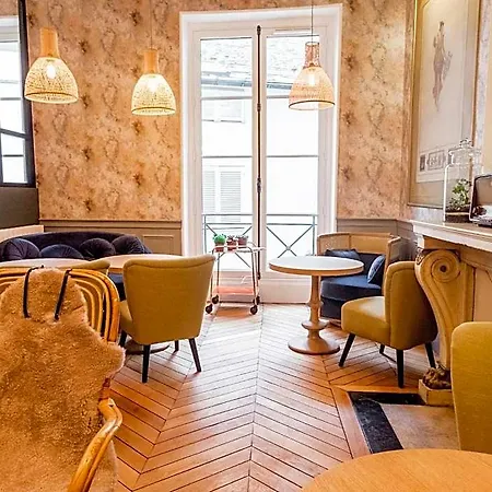 1er Etage Sopi-montmartre Paříž