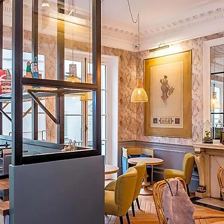 1er Etage Sopi-montmartre Paříž