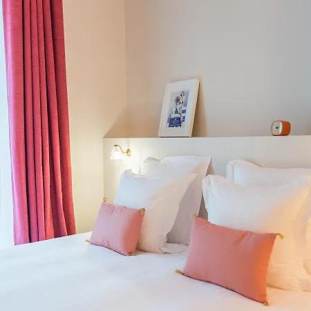 1er Etage Sopi-montmartre 3* פריז