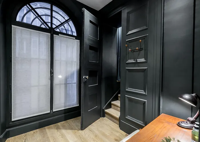 1er Etage Sopi-montmartre 3*