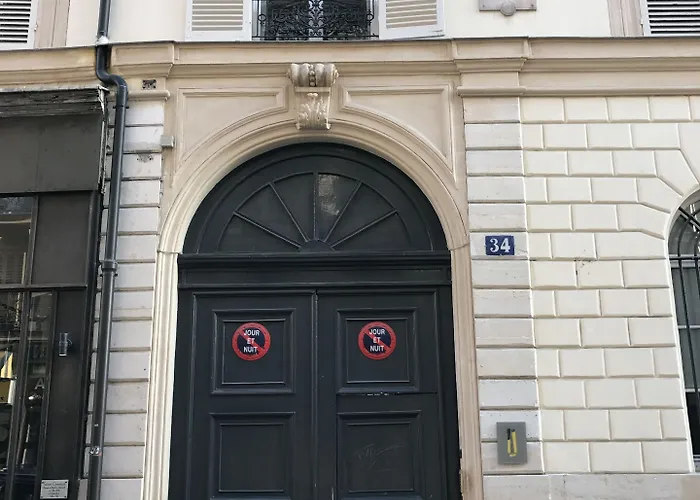 1er Etage Sopi-montmartre 3* Paris